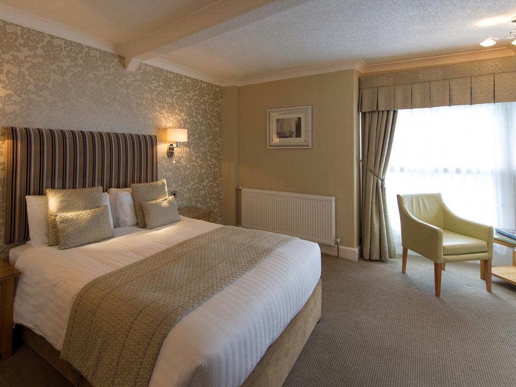 เดอะ รอยัล แอนด์ ฟอร์เทสคิว โฮเต็ล Hotel บาร์นสเตเปิล ภายนอก รูปภาพ