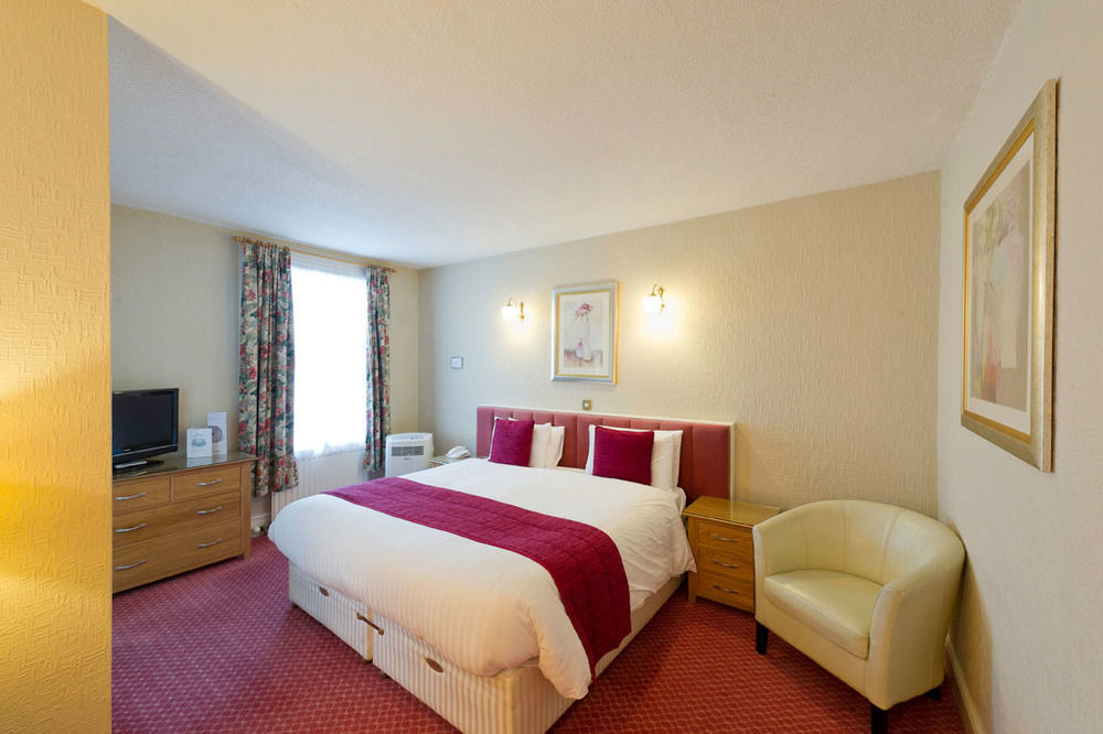 เดอะ รอยัล แอนด์ ฟอร์เทสคิว โฮเต็ล Hotel บาร์นสเตเปิล ภายนอก รูปภาพ